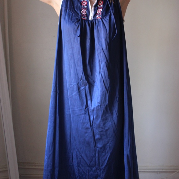 Vintage Blue Floral Embroidered Nightgown - Picture 3 of 4